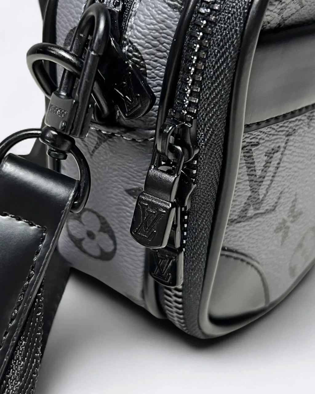 LVTN - Alpha Crossbody Bag - Gray