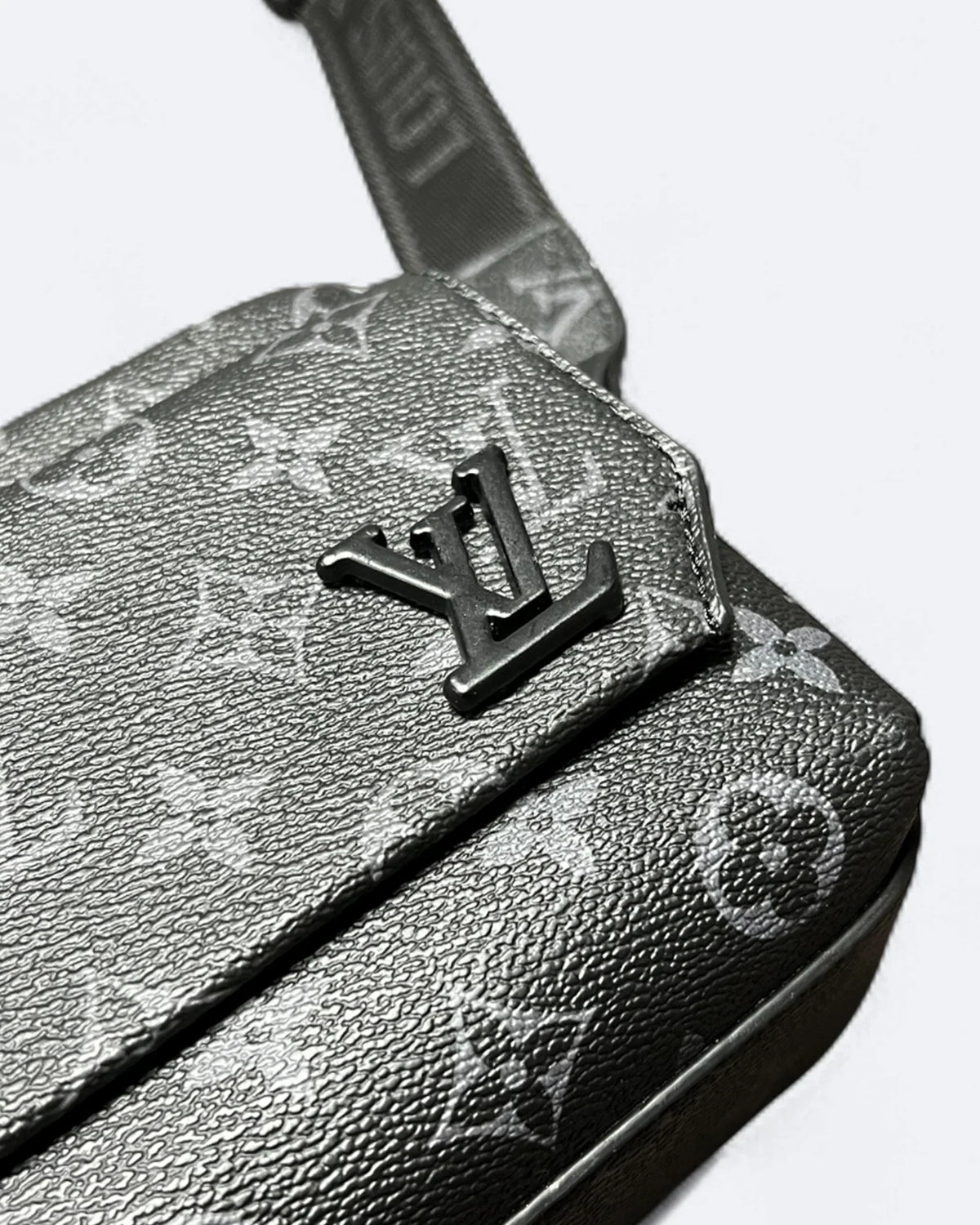 LVTN - Pattern Mini Messenger Bag - Black