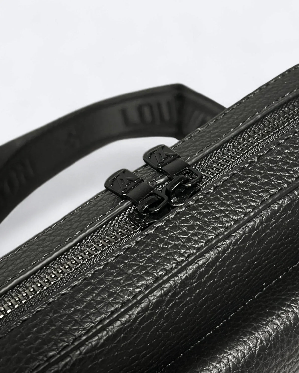 LVTN - Leather Mini Messenger Bag - Black