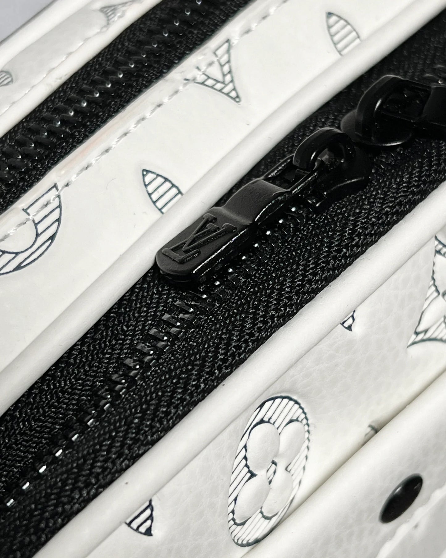 LVTN - Alpha Crossbody Bag - White/Dark Blue