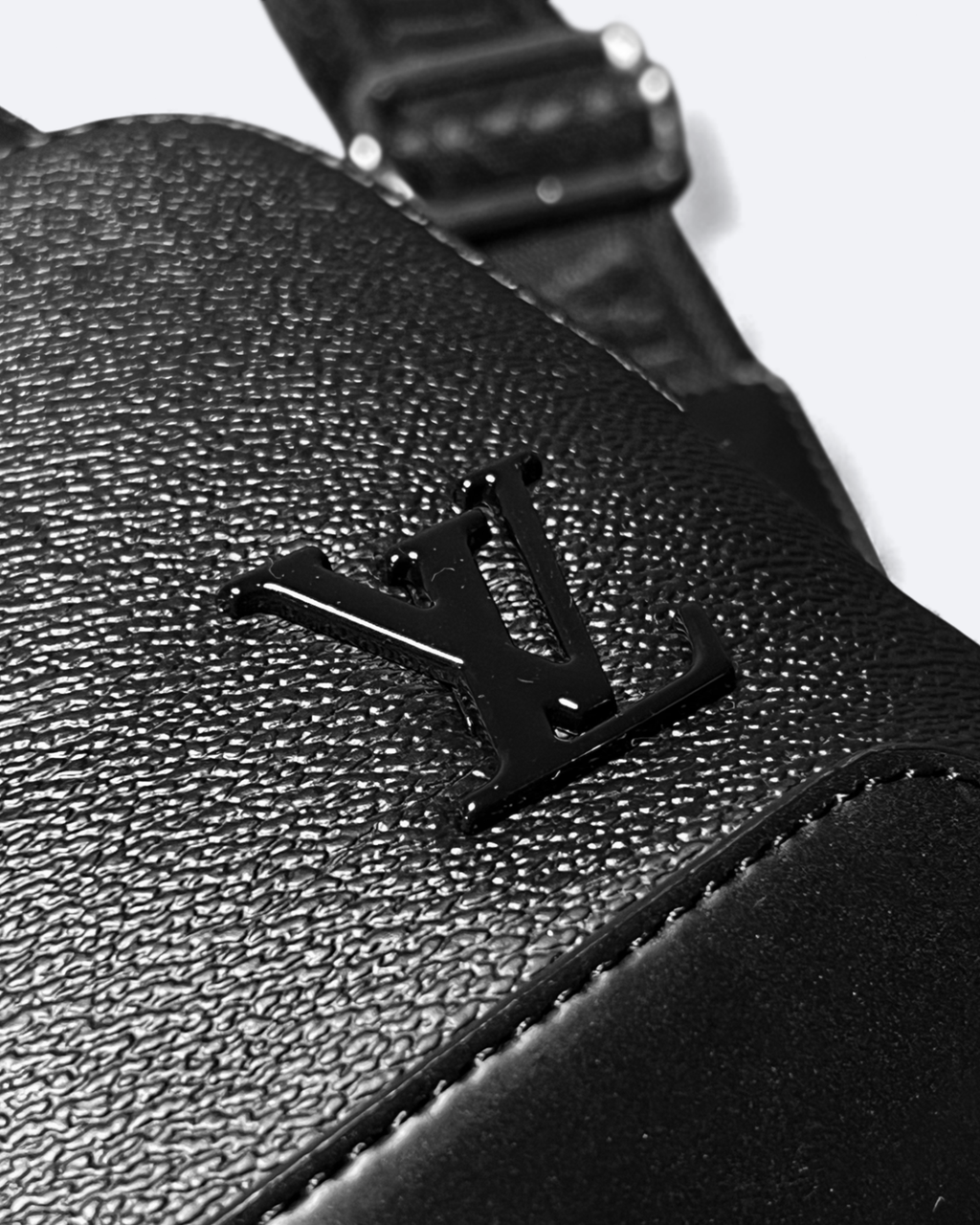 LVTN - Avenue Crossbody Bag - Black